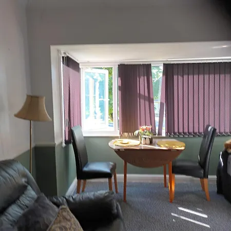 Apartment-sleeps3-parking-garden-internet Lägenhet *