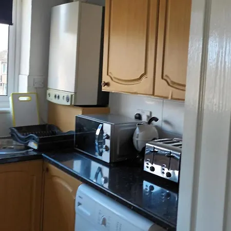 - - 3- Parking - Garden דירה