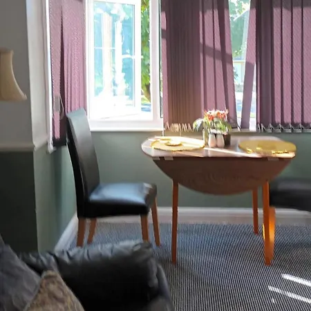 - - 3- Parking - Garden דירה