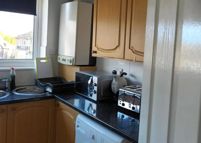 - - 3- Parking - Garden דירה