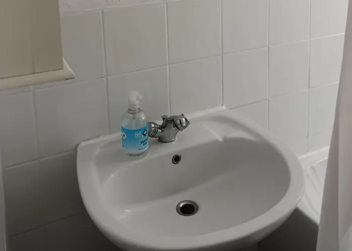 - - 3- Parking - Garden *